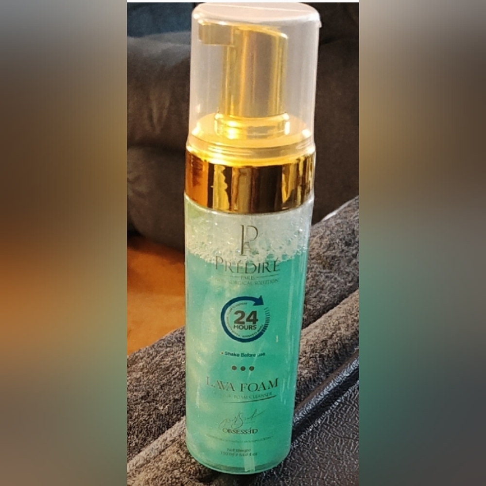 Predire Paris Aqua Foam Cleanser with Gold Accents